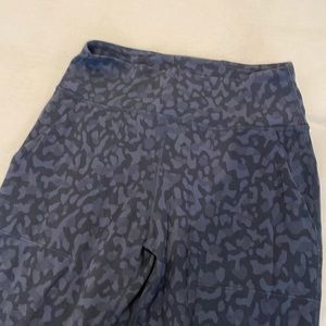 Lululemon black camo joggers. Size 6